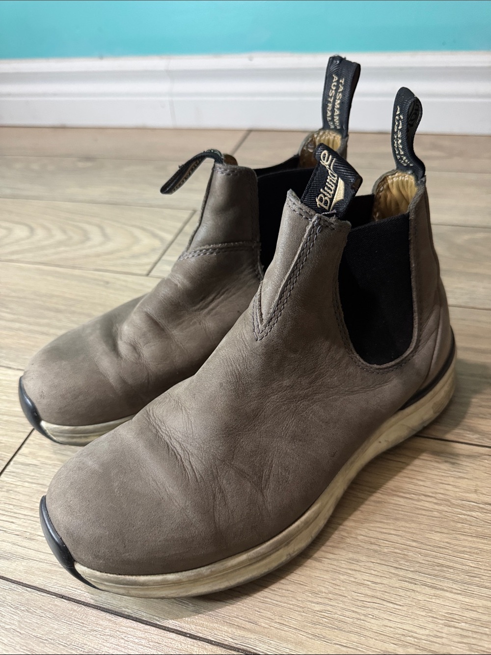 Blundstone Men’s Chukka Boots in Taupe Brown